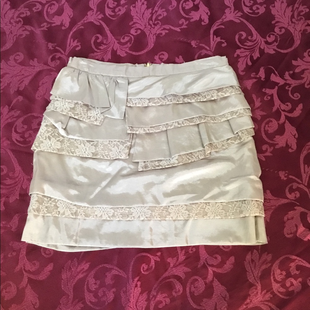 Gracia beige lace mini skirt size Medium